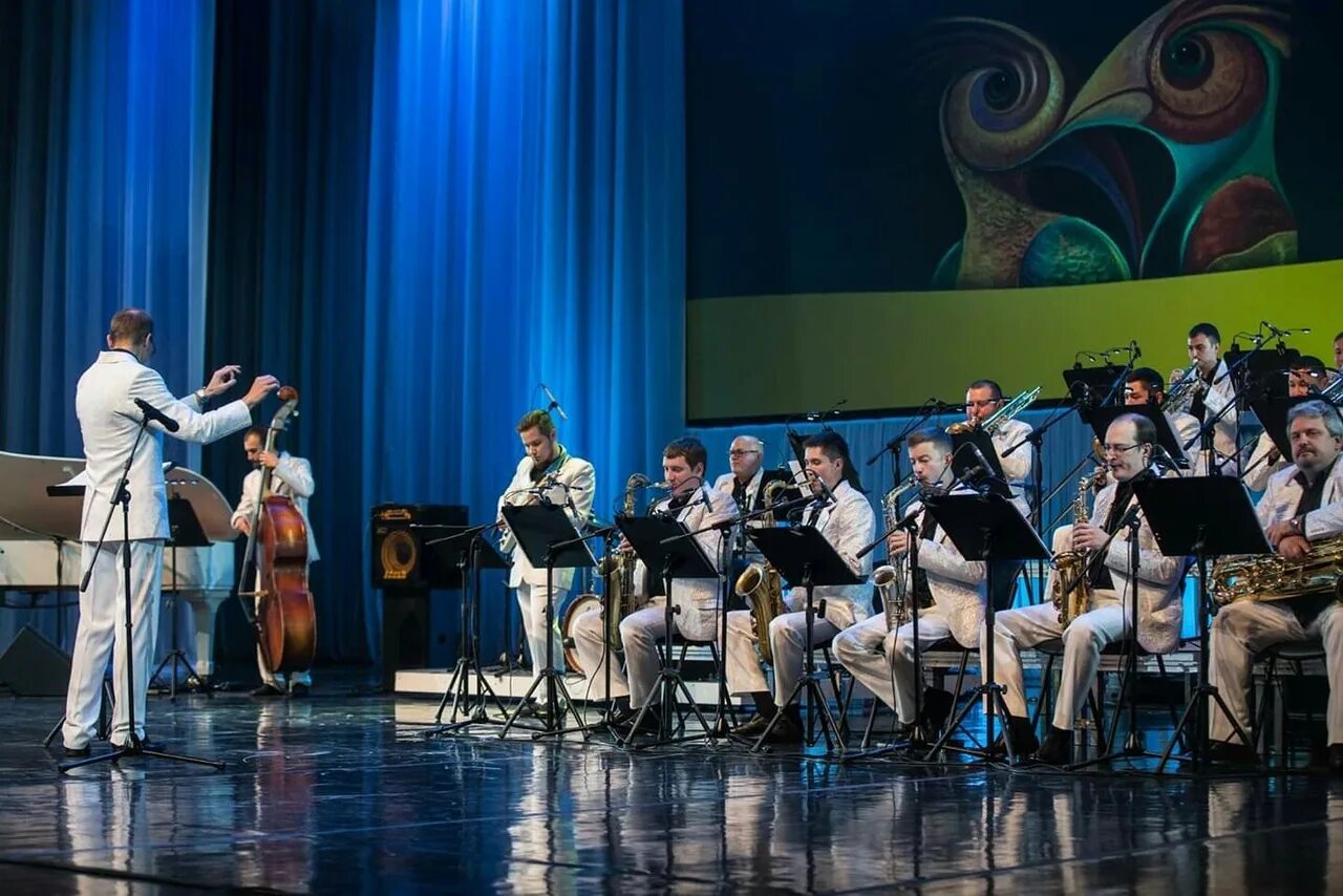 эстрадно-симфонический оркестр. музыкальная школа вятские поляны. эстрадный оркестр фото. эстрадно-симфонический оркестр. оркестр дк нефтяник тюмень.