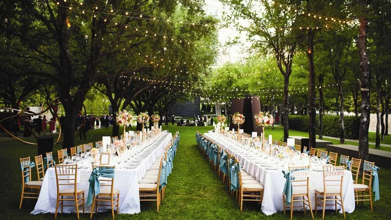 свадебный банкет на природе. свадебный фуршет. банкет на улице. свадьба на природе. свадьба на открытом воздухе.