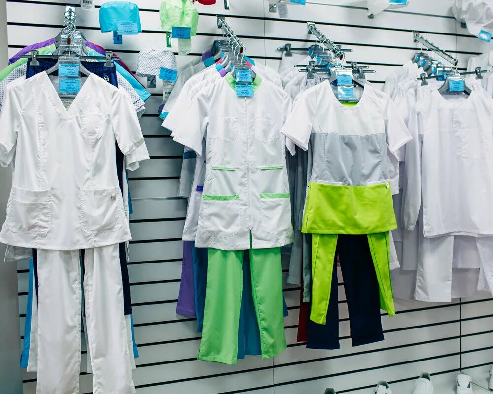 Магазин медицинской спецодежды. Костюм медицинский стильб. Одежда медиков. Магазин медицинской одежды. Спецодежда для медицинских работников.