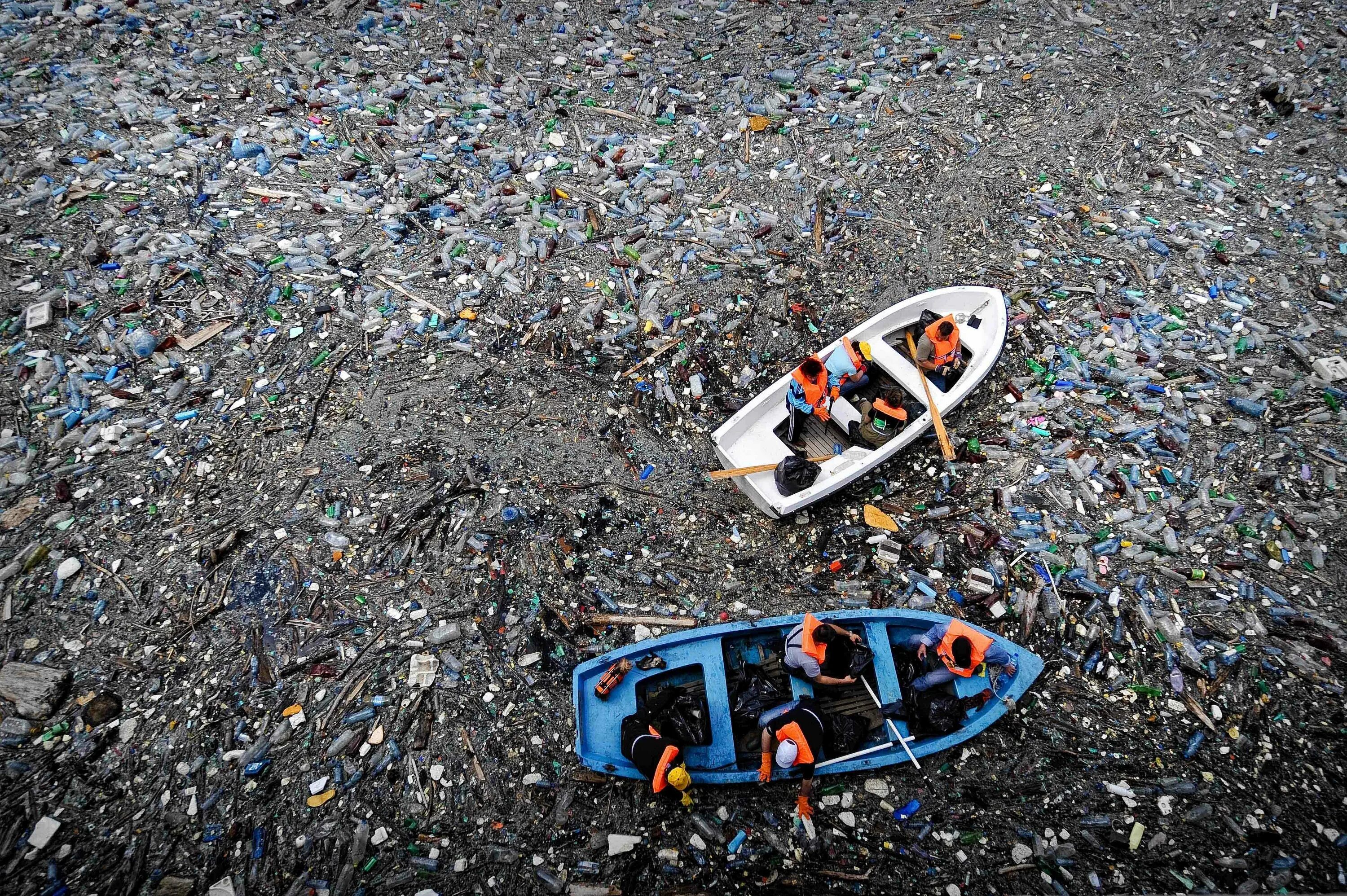 26 августа 2012 года в тихом океане. Саргассово море мусорное пятно. Большое Тихоокеанское мусорное пятно. Мусорный остров в тихом океане со спутника.