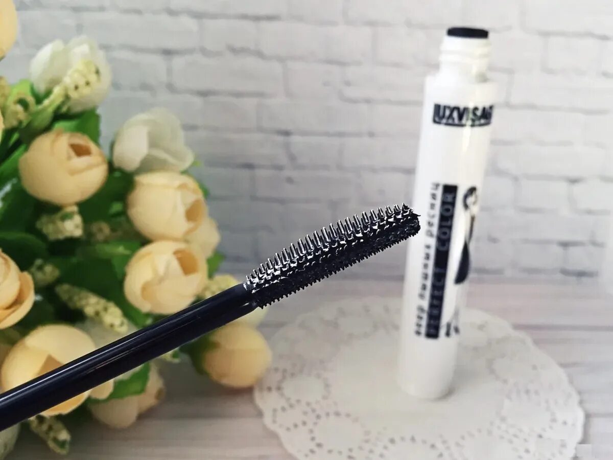 Веер пышных ресниц тушь. Тушь люкс визаж perfect color. тушь luxvisage perfect. тушь люкс визаж перфект колор. тушь для ресниц люксвизаж перфект колор.