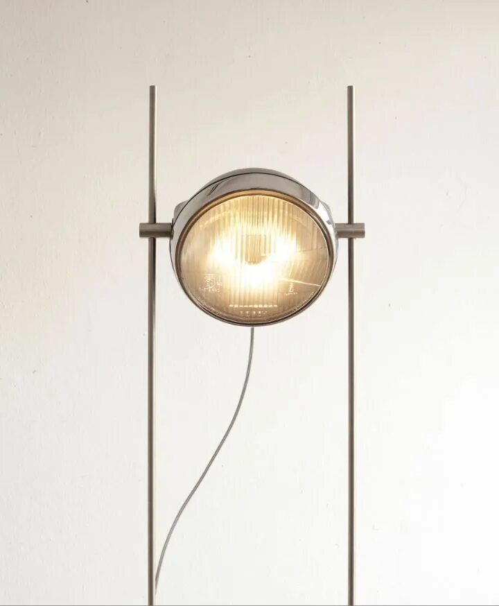 R lamp. R lamp