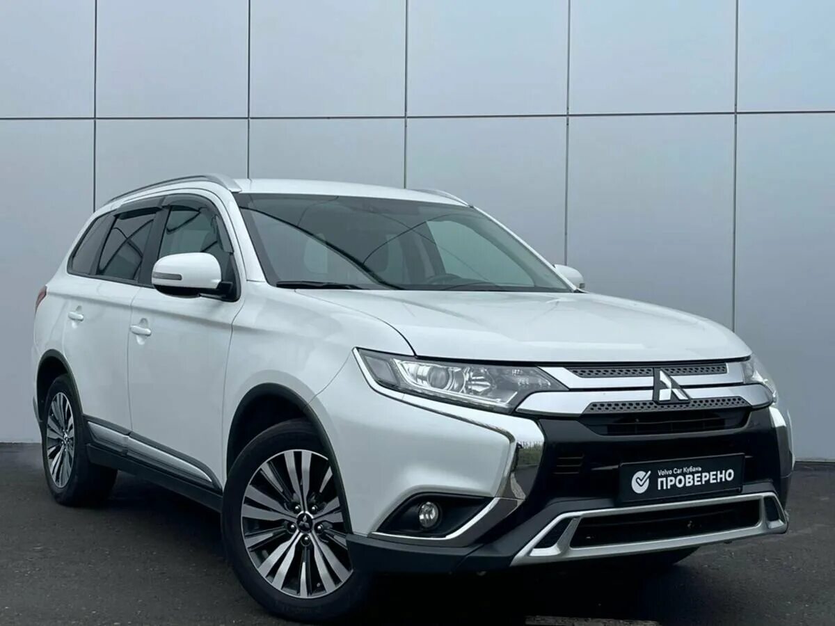 Купить митсубиси 2019. Митсубиси Аутлендер 2019. Mitsubishi Outlander 2019. Mitsubishi 2019 белый.