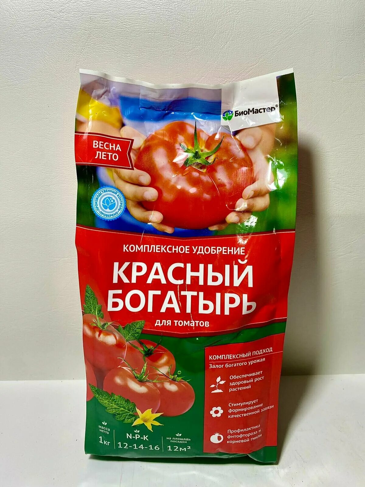 Красный богатырь удобрение для томатов. Удобрение красный великан для томатов 1кг ивановское. Удобрение красного цвета. Красный богатырь удобрение для томатов. Удобрение красные гранулы что это.