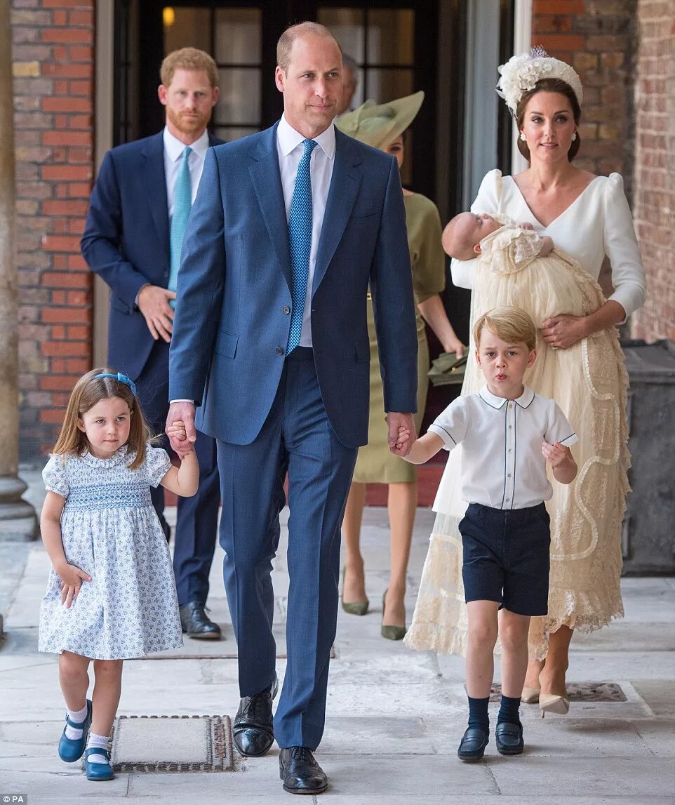 Родился 7 принцем. Принц Уильям и Кейт дети. Кейт Миддлтон с детьми. Семья принца Уильяма и Кейт Миддлтон. Дети Кейт Миддлтон и принца Уильяма.