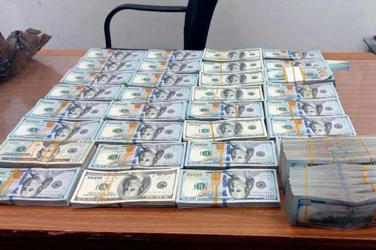 8 миллионов тенге. Доллар фото. 400 тысяч долларов. наличные деньги. 10 миллионов долларов.