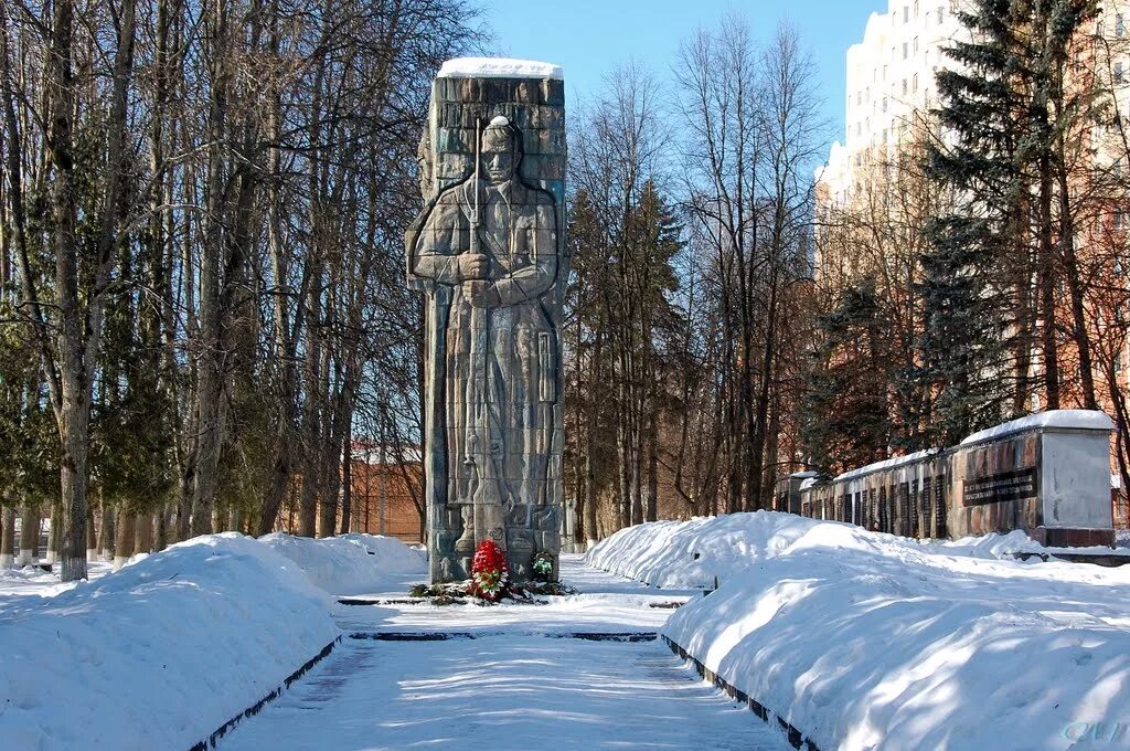 Наро фоминск московская область фото. Наро-Фоминск мемориальный комплекс. Никольский храм Наро-Фоминск танк. Памятник Победы г. Наро-Фоминск. Памятник черный тюльпан в Наро-Фоминске.