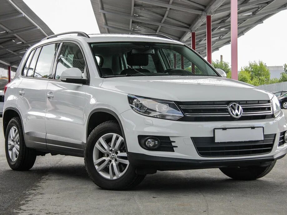 Фольксваген тигуан 2015. Volkswagen Tiguan 2015 белый. Фольксваген Тигуан 2015 белый. Volkswagen Tiguan 1 Рестайлинг. Белый Фольксваген Фольксваген Тигуан.