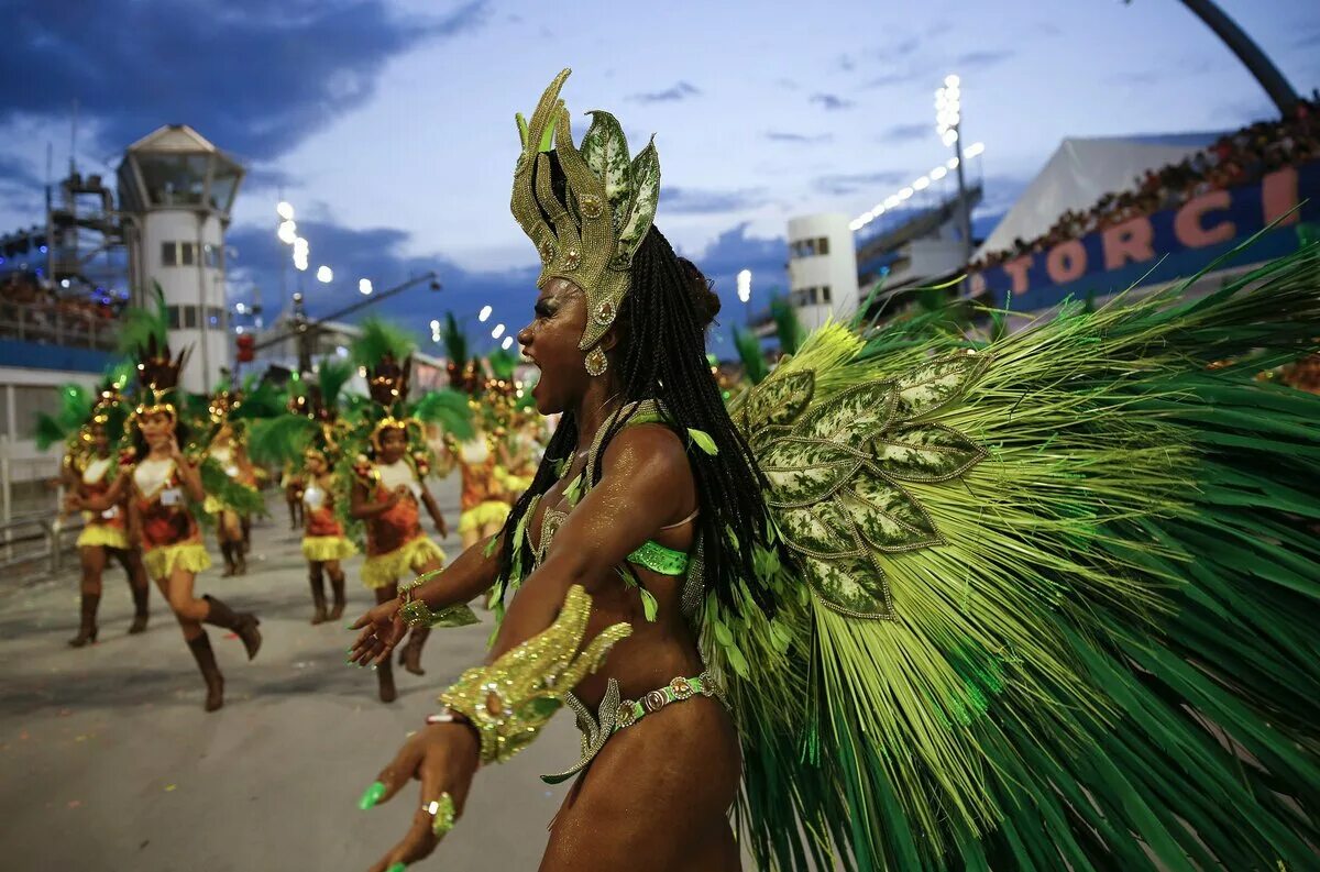 Country brazil. Карнавал в Бразилии. Рио-де-Жанейро (город в Бразилии). Бразилия (Самба, карнавал, перья) СПБ. Карнавал Рио в Бразилии.