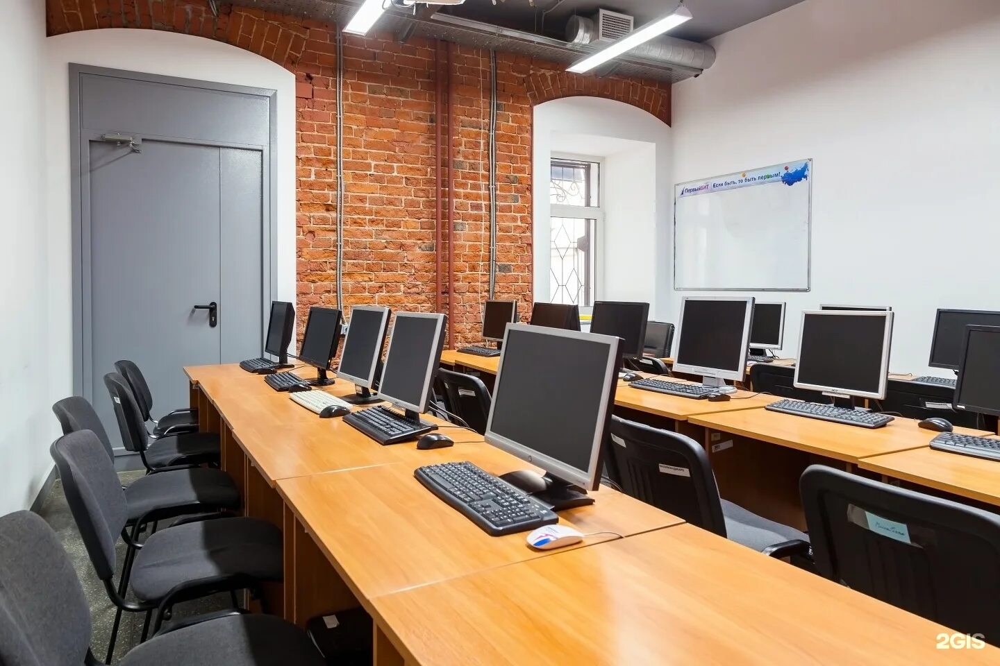 Центр идей москва. Центр идей москва. Mango office москва. Фабрика идей. Коворкинг неймс.