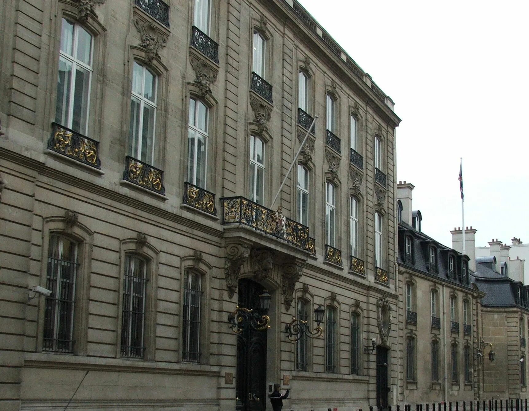 Посол в париже. Посольство Великобритании в Париже. Британская резиденция посольства в Париже 1874. Американское посольство в Париже. Посольство России в Париже.