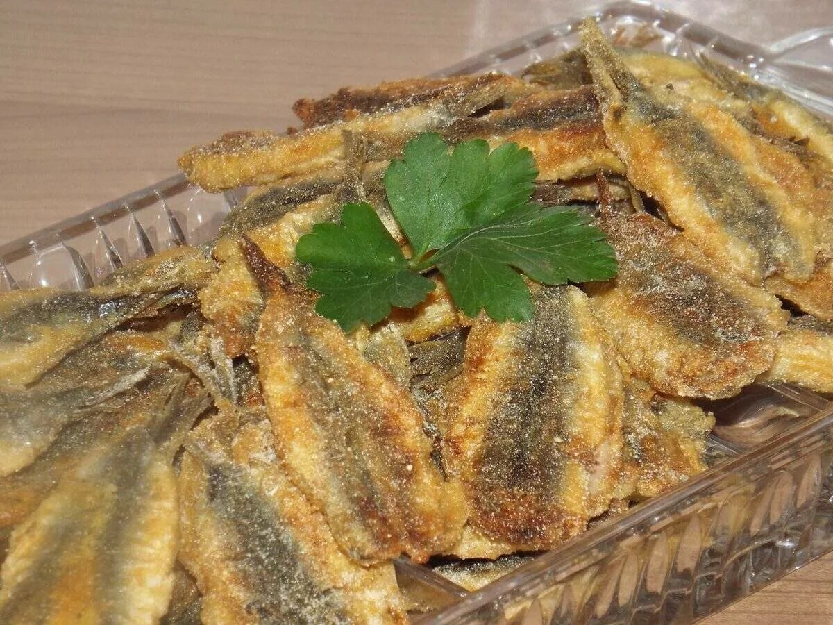 Как пожарить кильку на сковороде