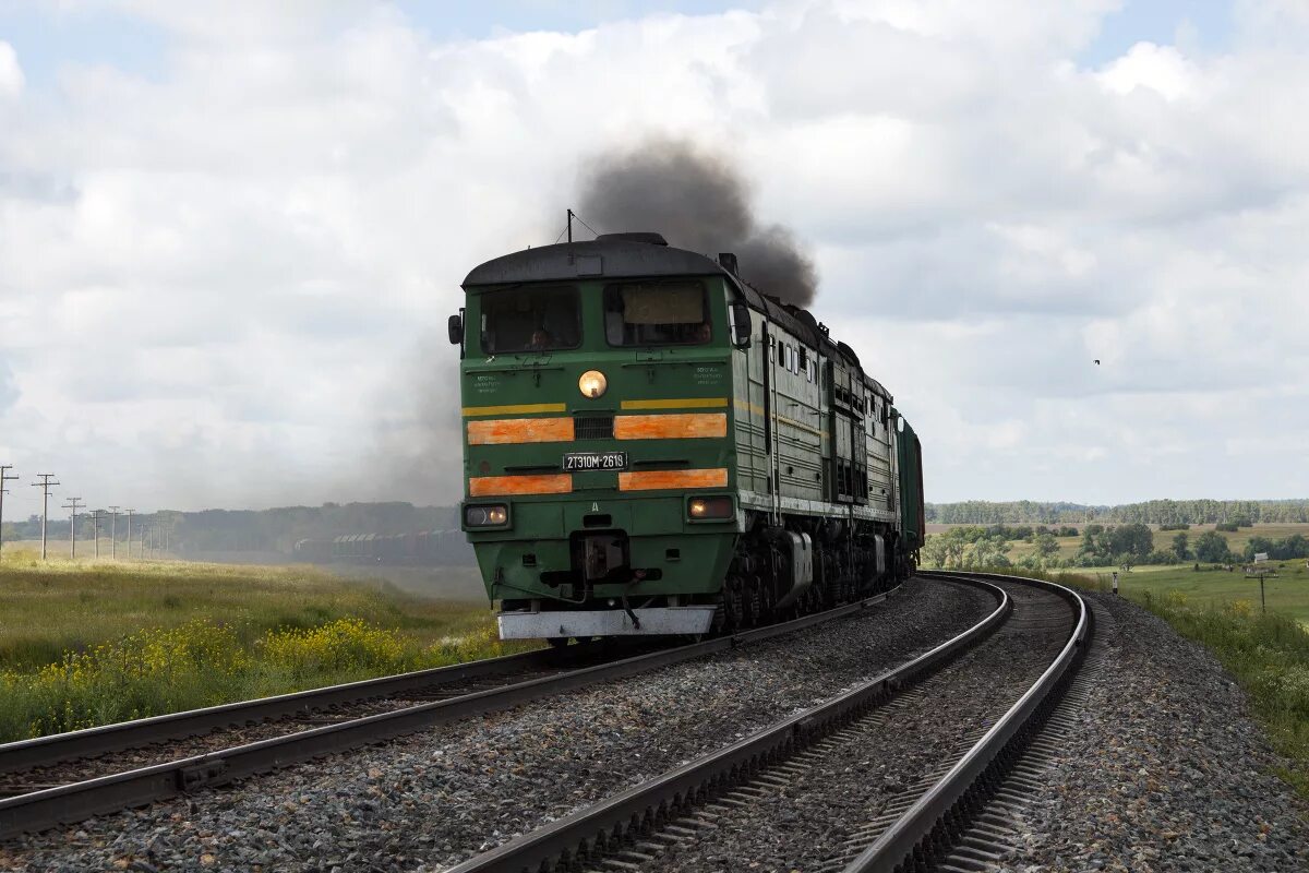 Пригородный поезд топчиха. Расписание поезда барнаул алейская. Электричка электричка рядом электричка. 2тэ10м барнаул алейская поезда. Поезд топчиха барнаул.