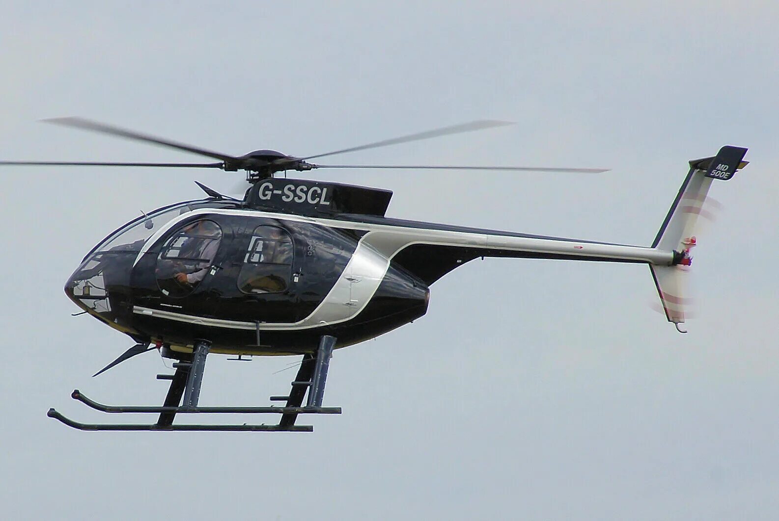 Мд 500. MD 500e вертолет. MD 500 вертолет. Hughes MD 500e. Вертолет Хьюз 500.