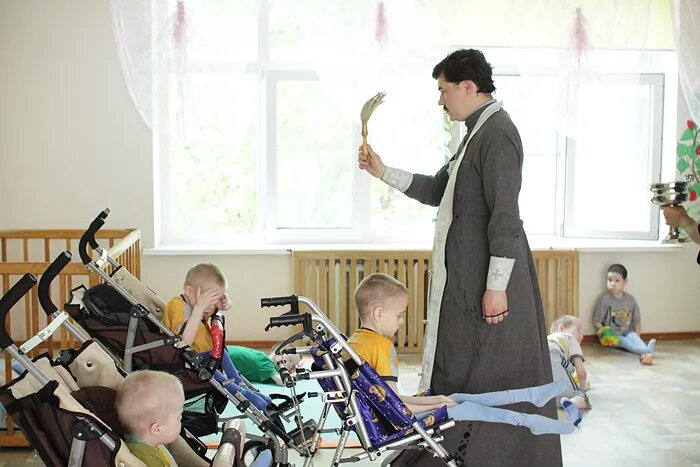 Детские дома для детей инвалидов. Детские дома для детей инвалидов. Глазовский детский дом-интернат для умственно отсталых детей. Дома интернаты для детей инвалидов. Дома интернаты для детей.