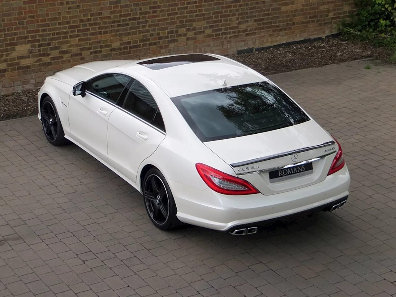 Mercedes 218. Mercedes CLS 63 AMG 2012. Mercedes CLS 63 AMG 218. Мерседес CLS 63 AMG белый. Мерседес банан CLS 63 AMG.