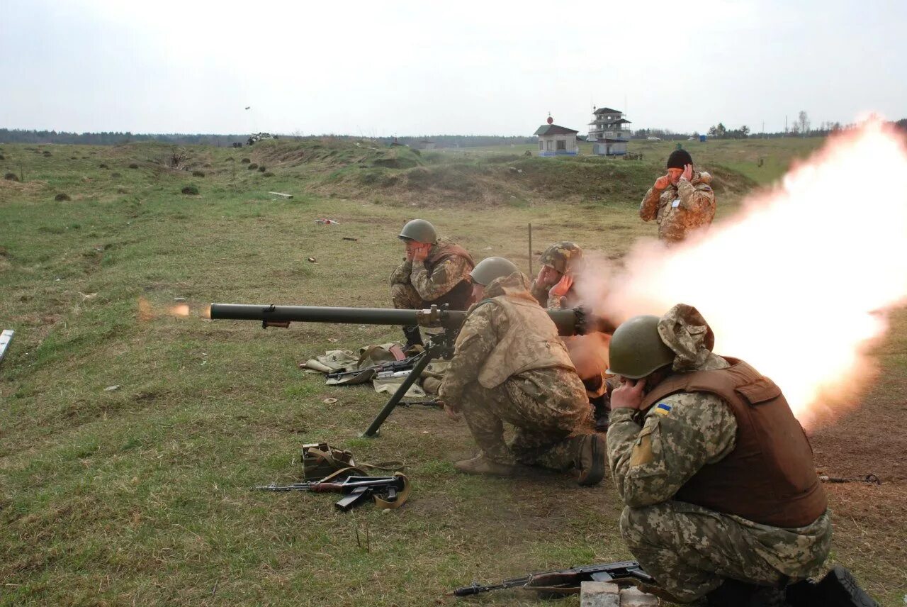 Контратака бронетехники ВСУ У «дороги жизни» в Бахмуте. Бои на Украине миномет. Атака ВСУ.