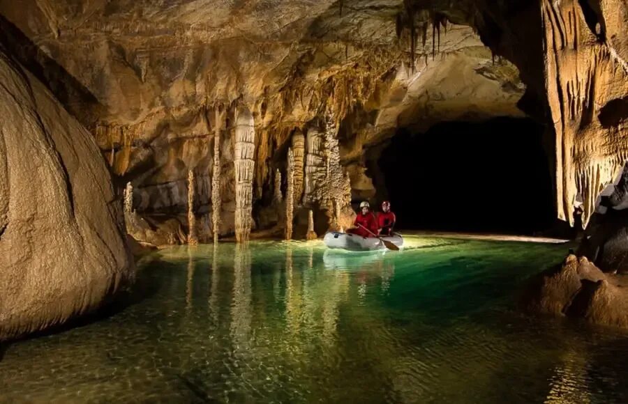 Caves de. Пещера Бельямар Куба. Пещера Постойна яма Словения. Сиде пещера Алтынбешик. Подземное озеро в Австрии.