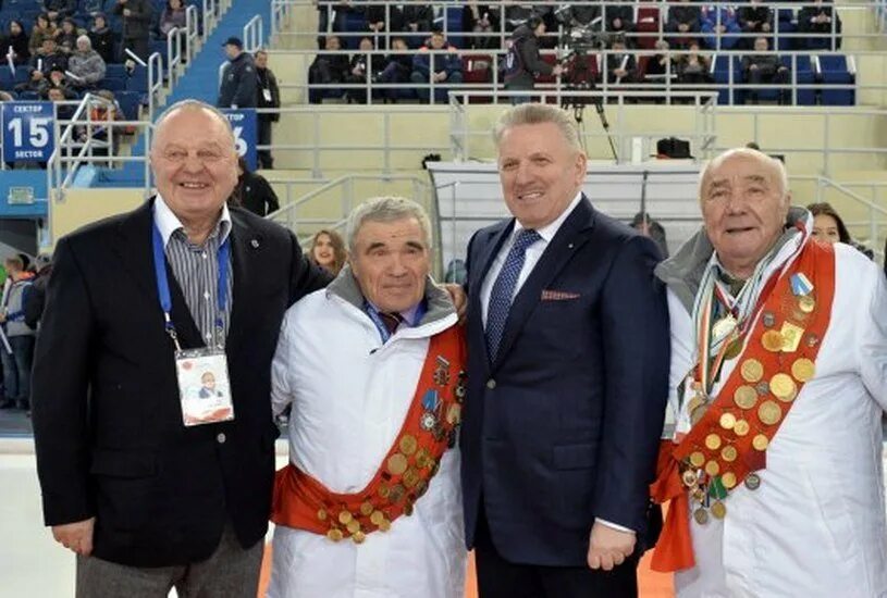 Заслуженный мастер спорта 1934. Дураков хоккей с мячом. Дураков хоккей с мячом. Хоккей с мячом сборная ссср. Уральский трубник 2012 год.