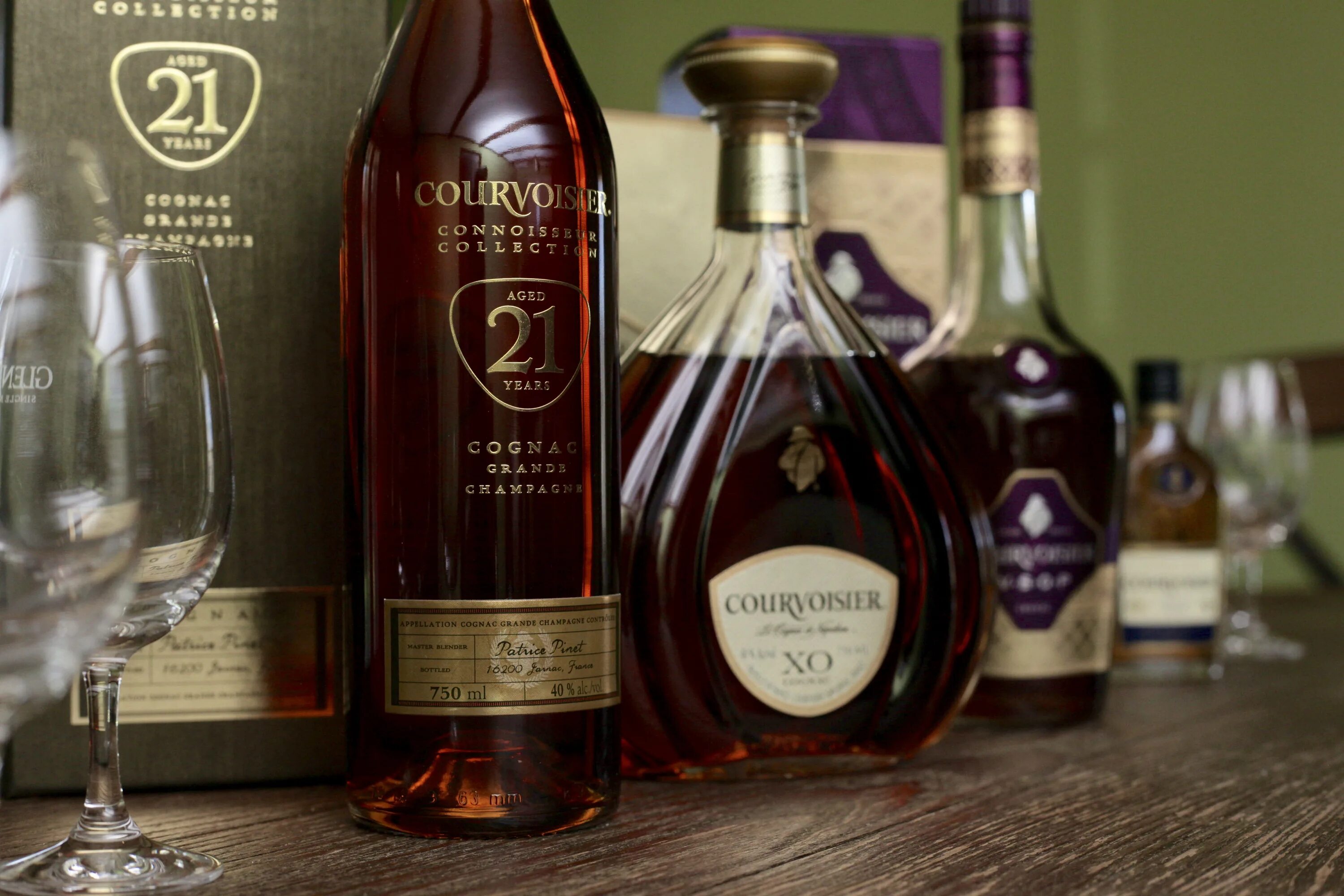 Французский коньяк Courvoisier. Коньяк французский Courvoisier 18 years. Cruasie коньяк. Лавуазье коньяк. Aged коньяк