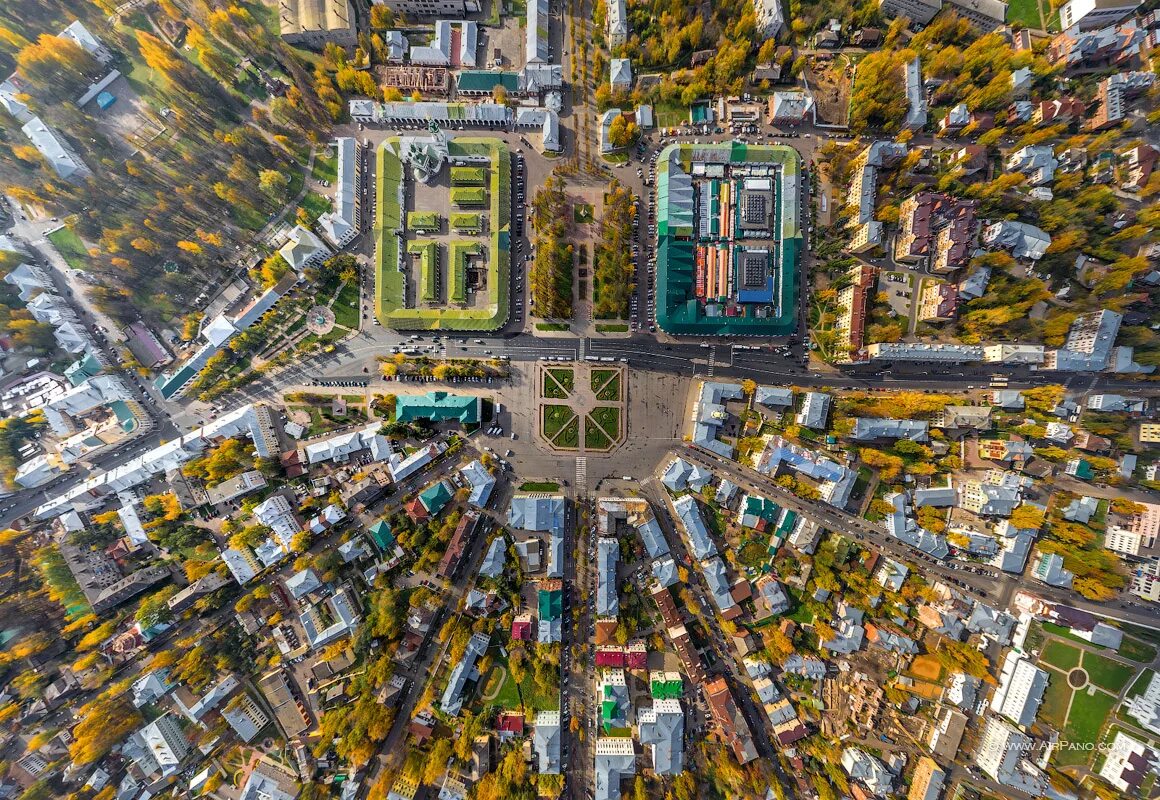 В каком городе улицы расположены веером. Город Кострома с высоты птичьего полета. Центр Костромы с высоты птичьего полета. Кострома центр сверху 2023. Воронеж Московский проспект застройка с высоты птичьего полета.