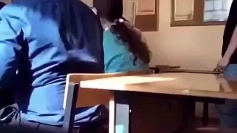 Ученица ударила учительницу