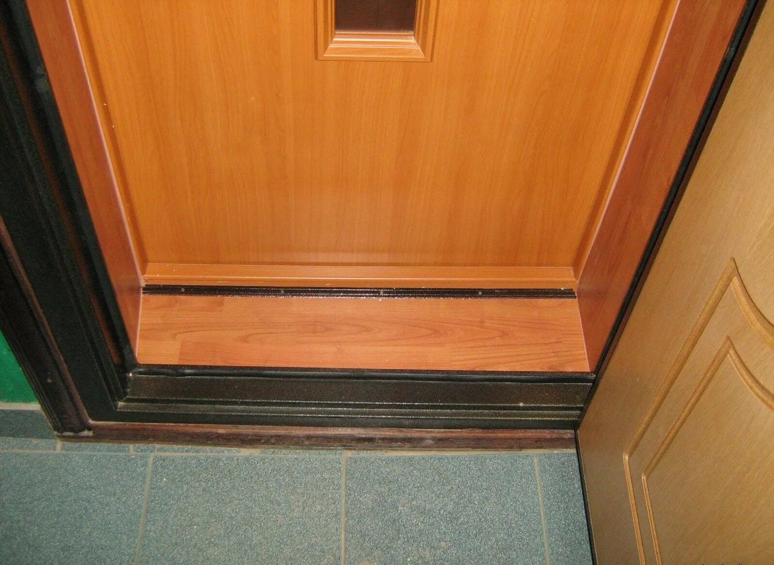 Оьделкапроема входной двери. Дверной проем в интерьере. Проем между двумя дверьми. Выдвижная дверь на кухню. Проем в гостиную без двери.