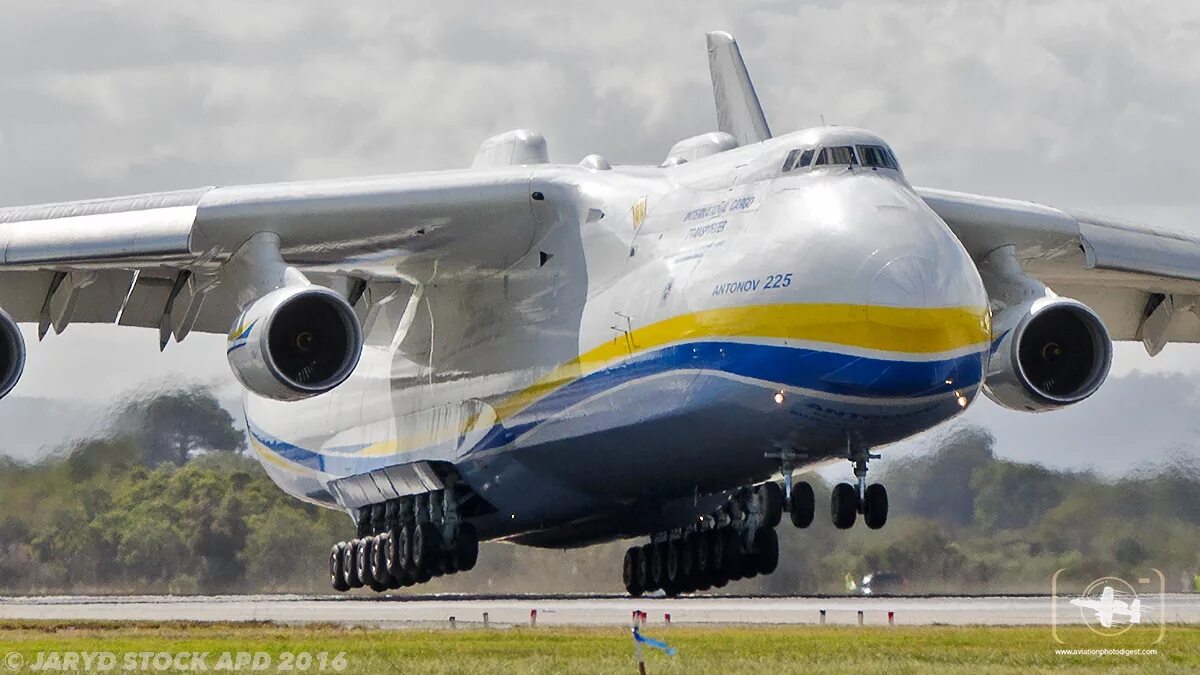 Самолет Мрия АН-225. Антонов 225 Мрия. АН-225 Мрия кабина. Самолет Антонов АН 225. Мрия самолет википедия