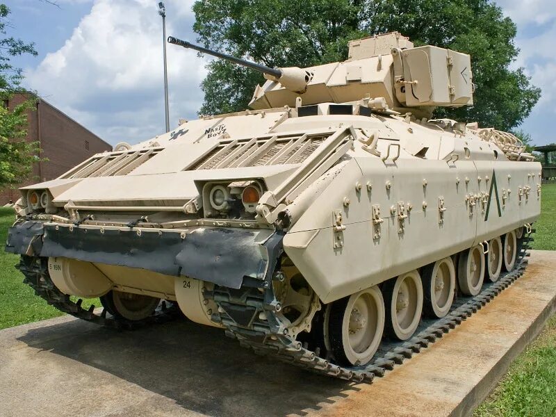 Бмп м2а3 «bradley. Бмп брэдли. Бредли бронетранспортер характеристики. Бмп m2 bradley сша. M2 «брэдли» бмп.