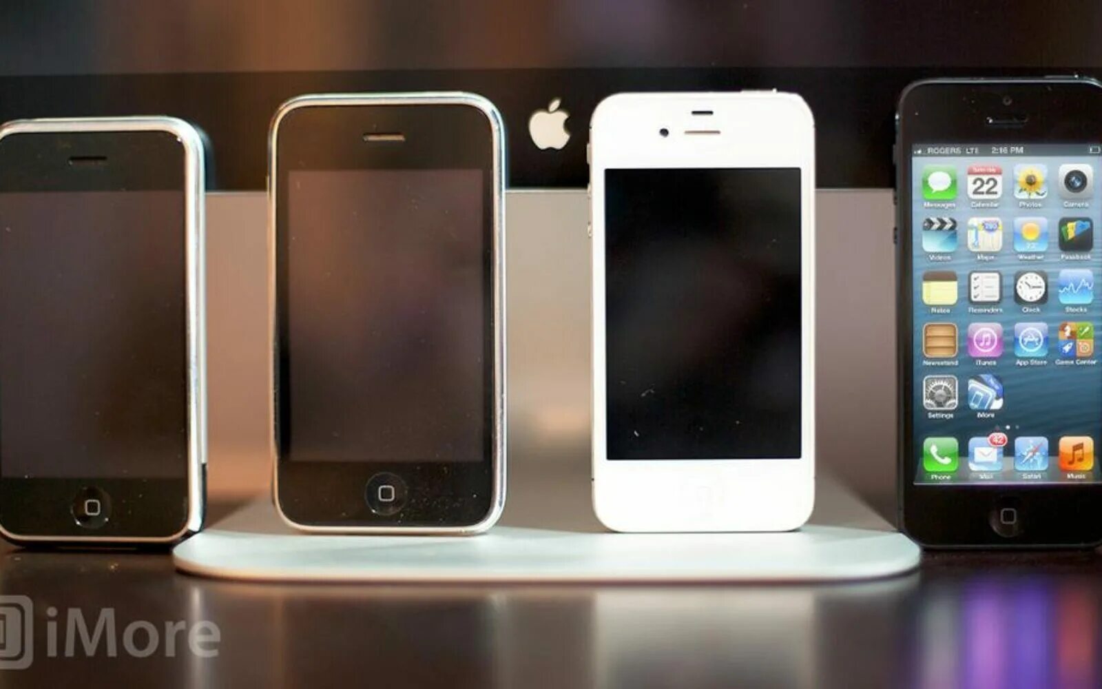 Айфон 4 g. Iphone 2g iphone 4. Iphone 2g vs iphone 4. Iphone 3 and iphone 4. Iphone 2g vs iphone 4s.