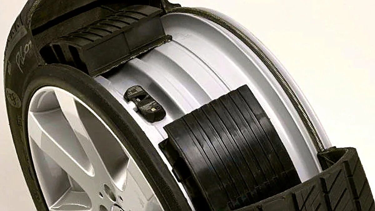 Run flat. Ран флэт шины что это. runflat bmw. рун флат что это на шинах. ранфлет резина для бмв.