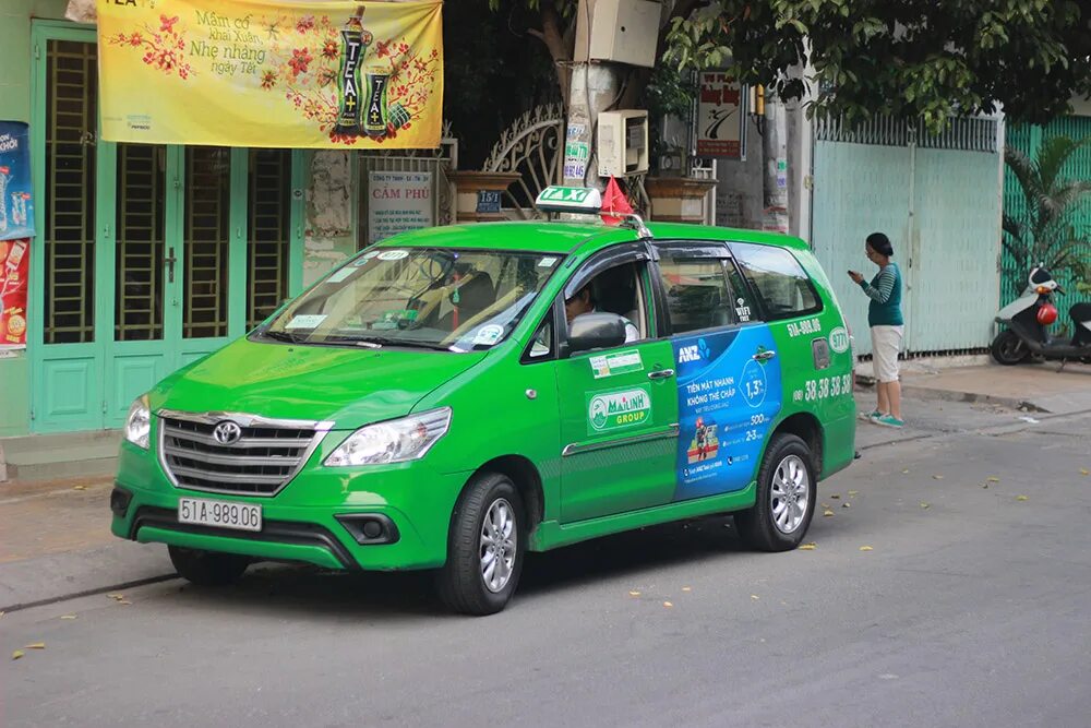 Такси во Вьетнаме. Вьетнамское такси. Транспорт Вьетнама такси. Такси Вьетнам mailinh.