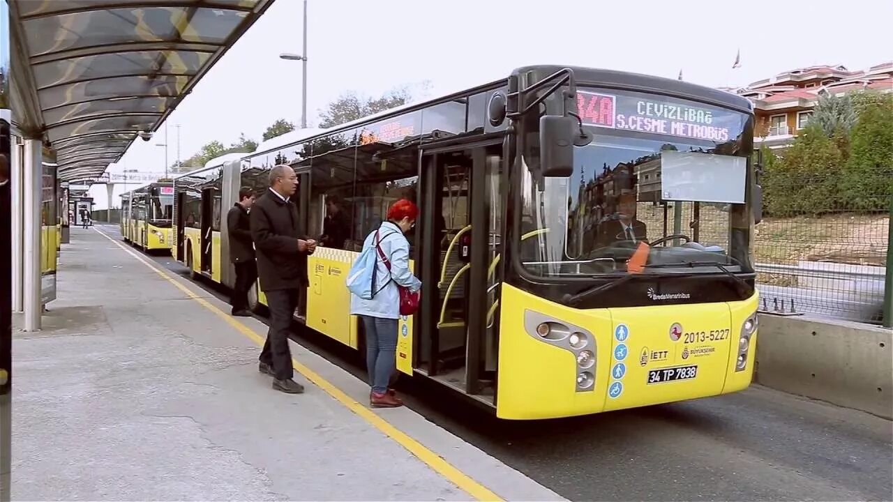 Metrobus Стамбул. Метробусы в Стамбуле. Метро автобус Стамбул. Автобус метробус.