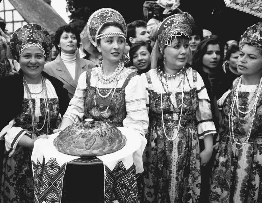 Русская национальная самобытность. Русский народ. Культура русского народа. Белый цвет в русской культуре. Русские нация.