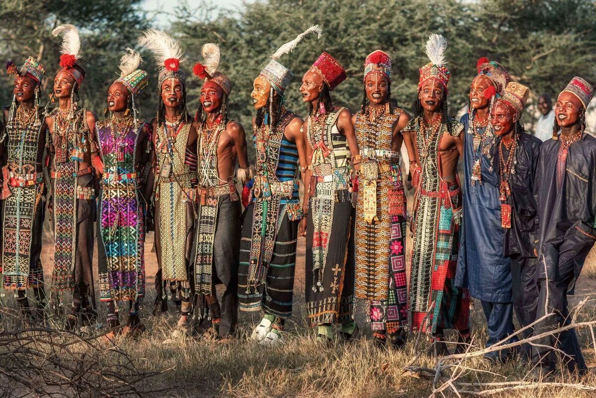 За высокое племя людей. Водаабе племя конкурс красоты. Фульбе народ Африки. Племя Водаабе Африка. Конкурс красоты в племени водабе.