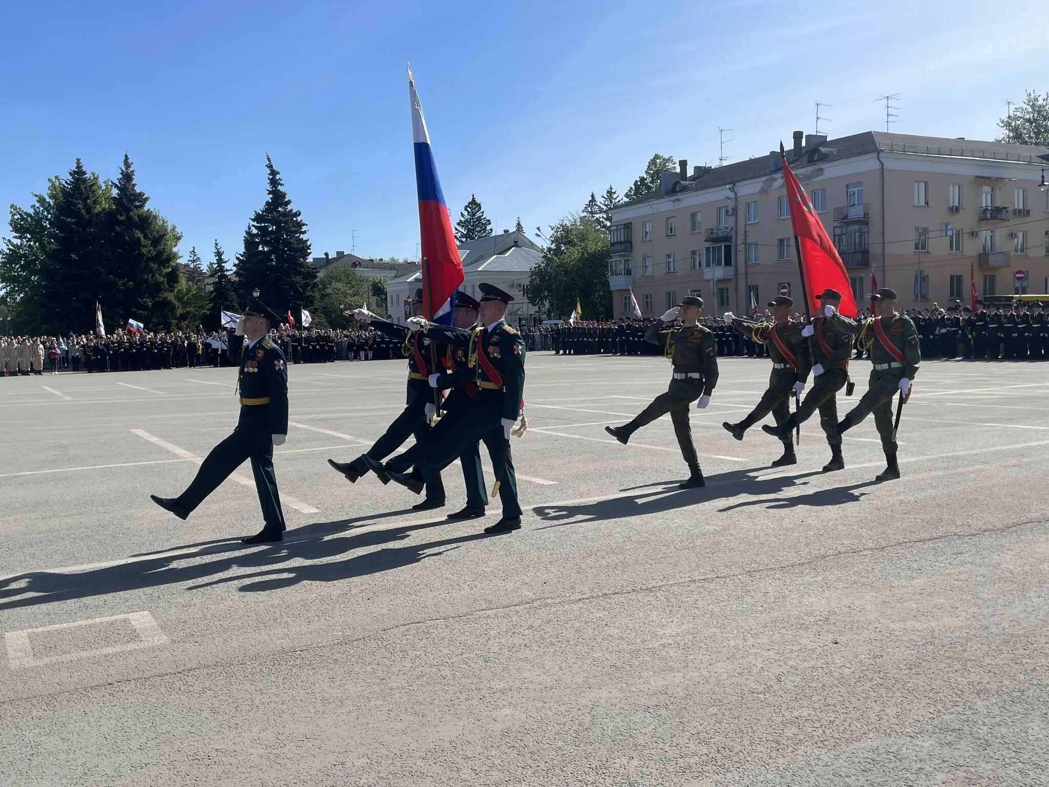 Сколько лет великой победе в 2024. Вынос Знамени. Парад Победы вынос Знамени. Знамя Победы на параде. Знаменная группа.