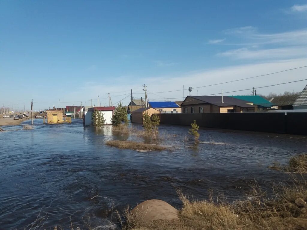 В село пришла вода. Половодье в Асекеево.