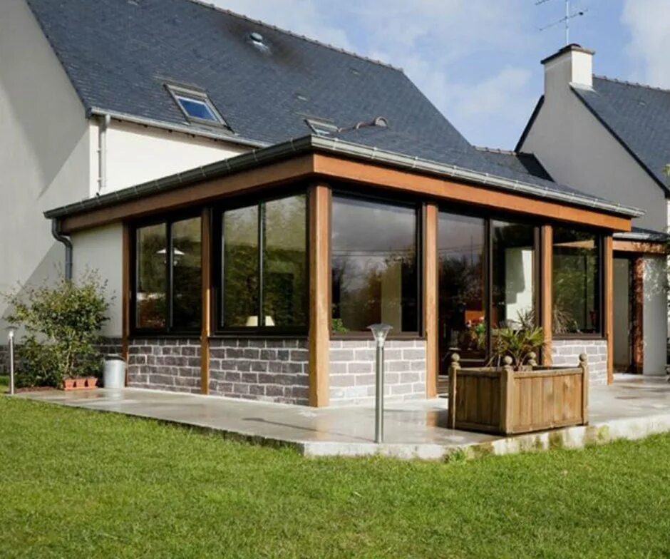 Пристройка к дому веранда закрытая. Терраса к дому. Терраса км дому. Проекты веранды террасы. Веранда к дому.