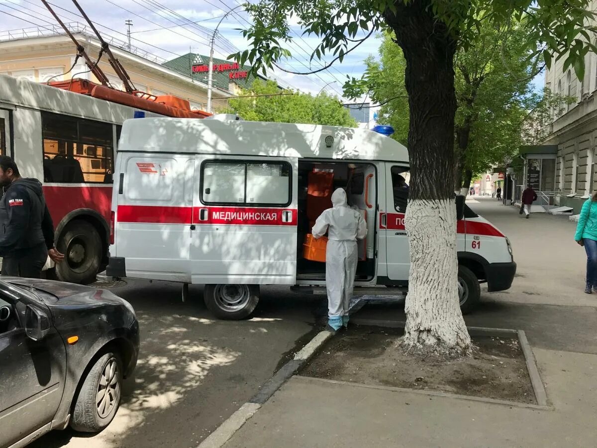 Тяжелобольные дети в больнице. Форма главврача в больнице. Пациенты бегут из больниц.