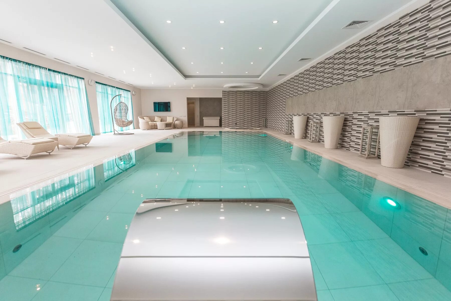большой бассейн в доме. бассейн кунцево. сауна с бассейном. ссср фитнес бассейн. красивые бассейны внутри дома.