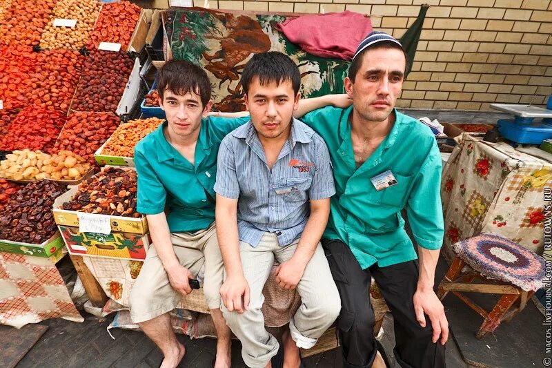 Таджикистанцы или таджики. Узбекский рынок. Армяне торговцы на рынке. Кавказец на рынке.