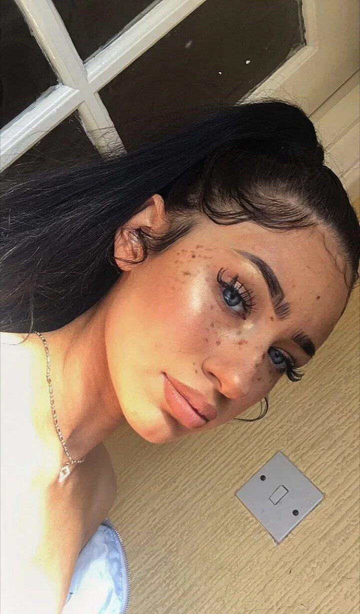 Kleora hlbalbums. Leaked babes. Красивая девушка в зеркале. Красивые селфи в ванной. Leaked babes.