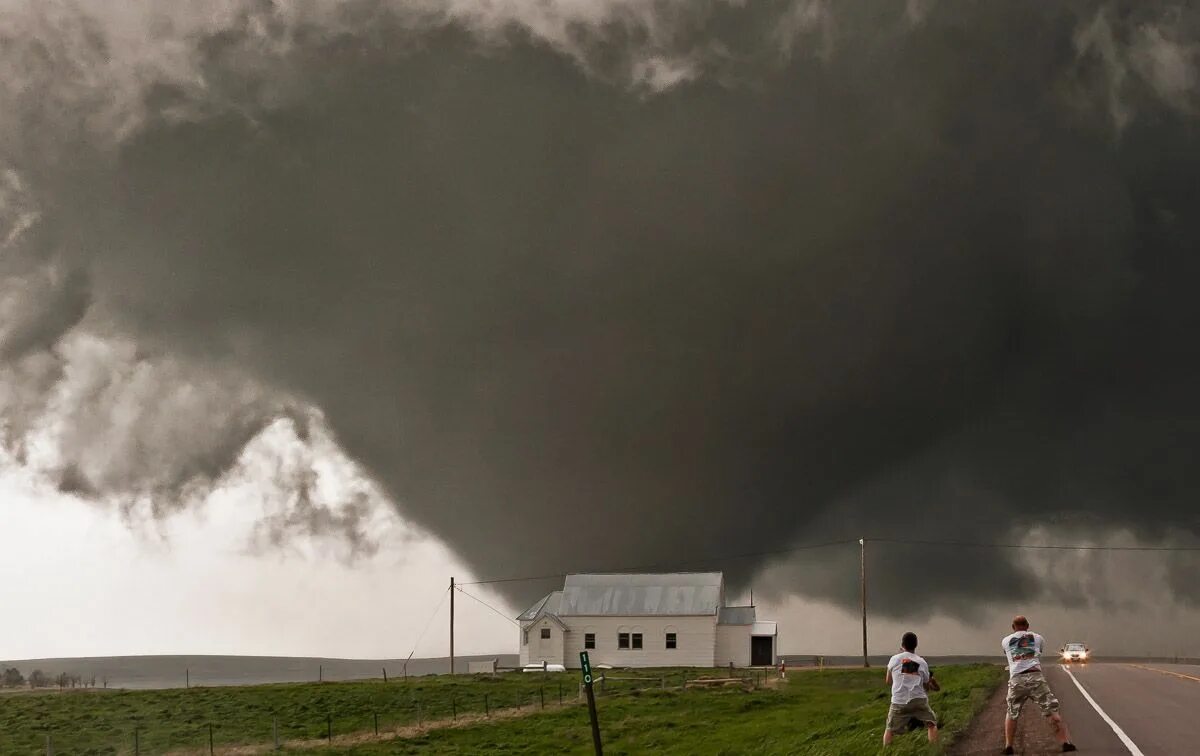 Natural disasters hurricane. Смерчи и Торнадо. Ураганы бури смерчи. Торнадо в Северной Америке. Ветер Торнадо смерч.