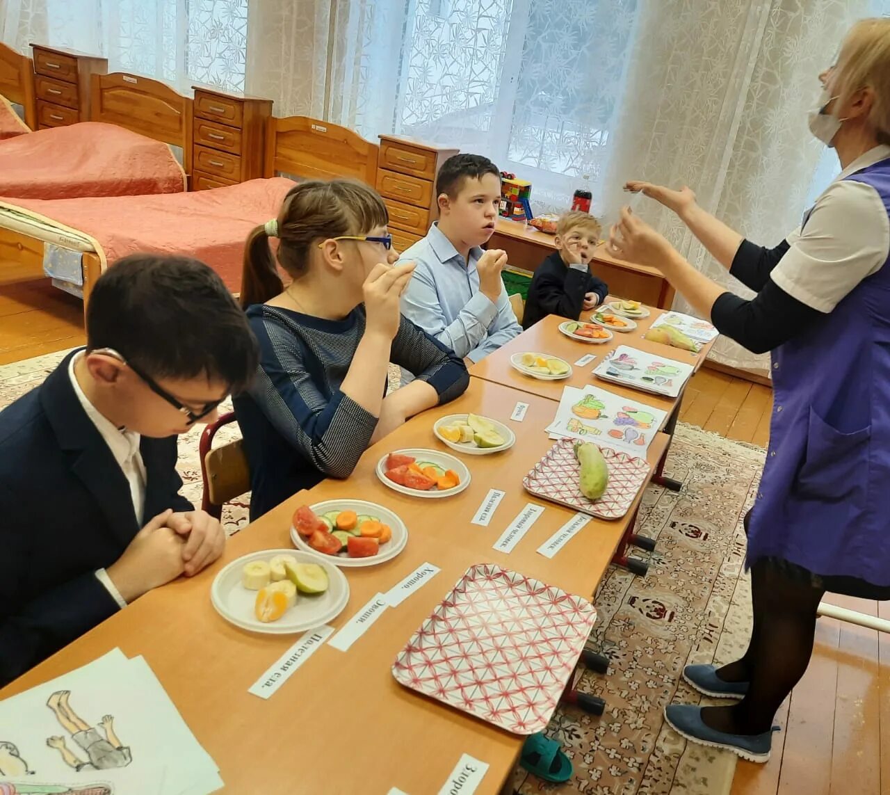 Интернет интернат. Сергиево Посадский интернат для слепоглухих. Сергиево Посадский дом интернат для слепоглухих детей. Сергиево Посадский детский дом для слепоглухих. Сергиев Посад детский дом интернат слепоглух.