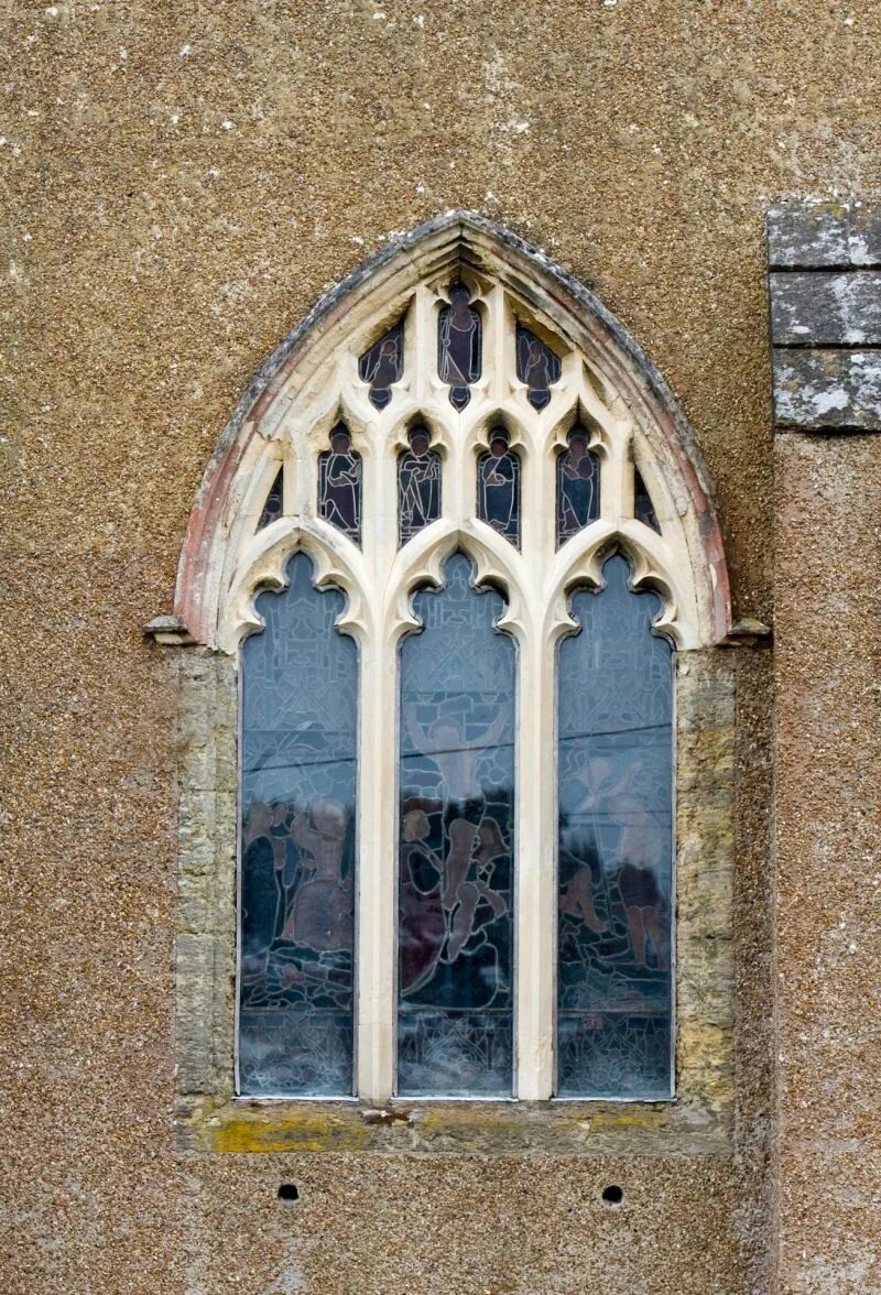 В замках были окна. Средневековое окно. Стрельчатые окна. Окна в средневековье. Окна в средневековых замках.