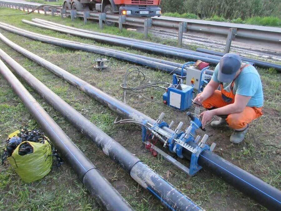 Водопровод технология. ГНБ И ННБ. Прокладка труб методом ННБ. ГНБ стальной трубопровод 820. Прокладка трубы ПНД-110 методом ГНБ.