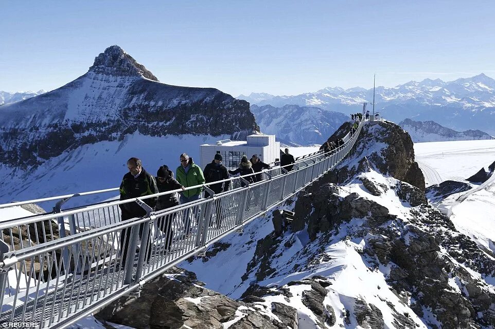 The highest mountain in europe. Гора Титлис Швейцария. Titlis Cliff walk. Peak walk Швейцария. Мост Peak walk в Швейцарии.