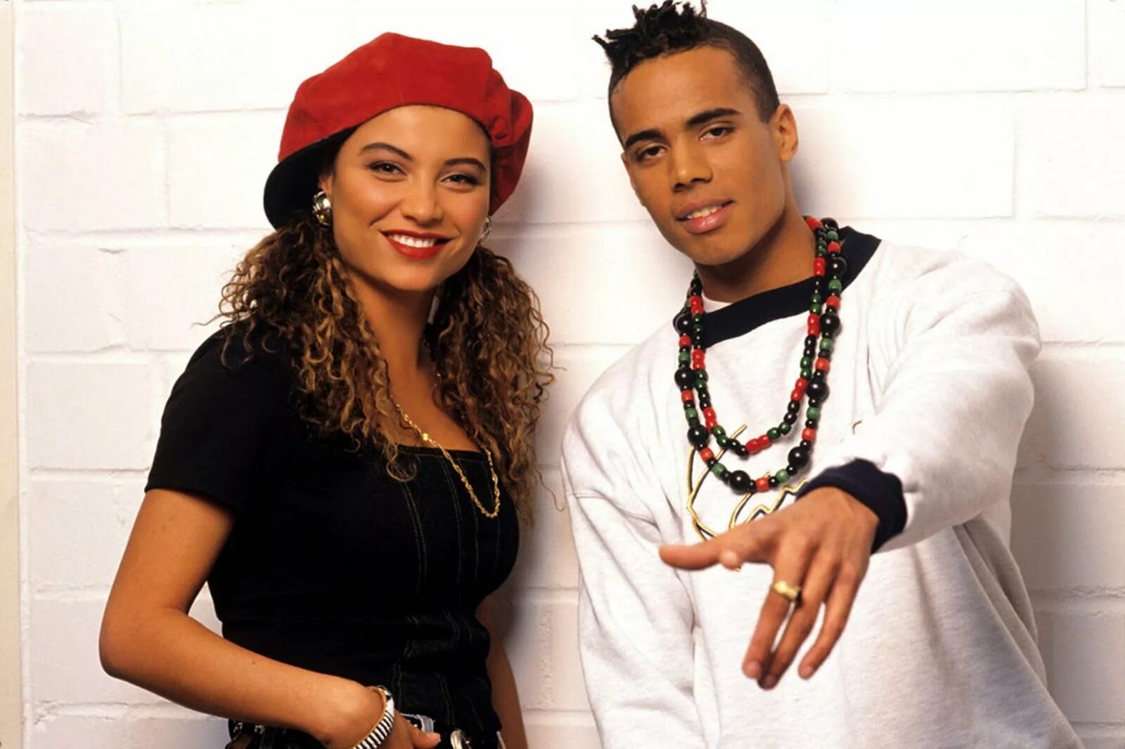 2 unlimited сейчас. Группа 2 анлимитед. 2 unlimited вокалистка. Unlimited. Солистка группы анлимитед.