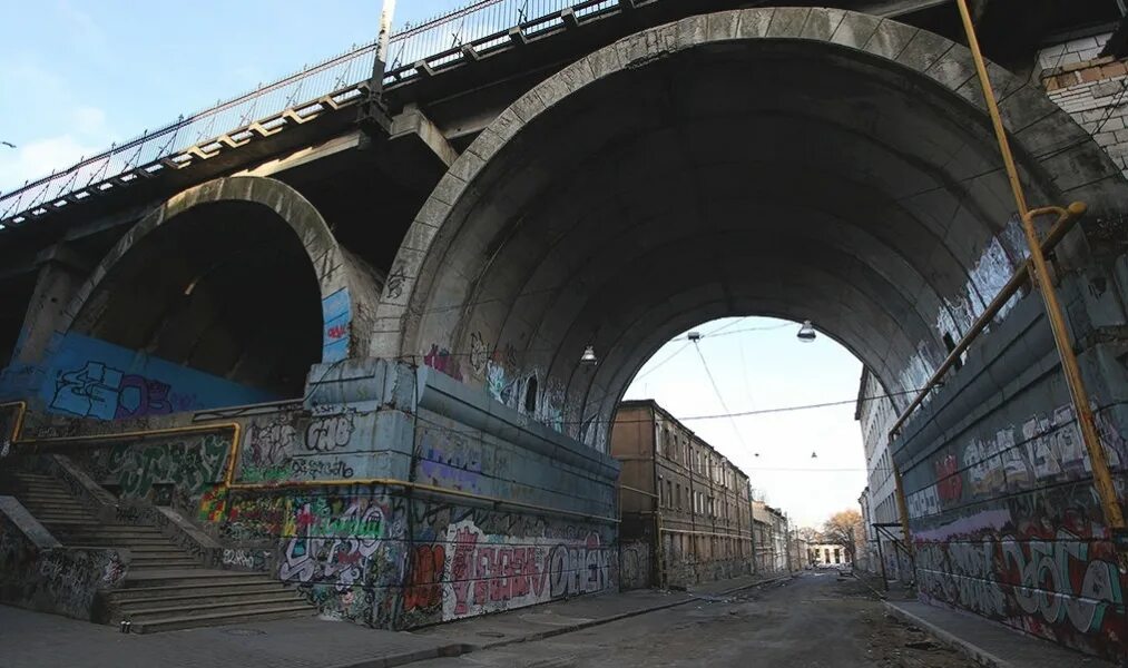 Одесские мосты. Строгановский мост в Одессе. Одесса улица под Строгановским мостом. Деволановский спуск Одесса фото. Одесса мост на улице.