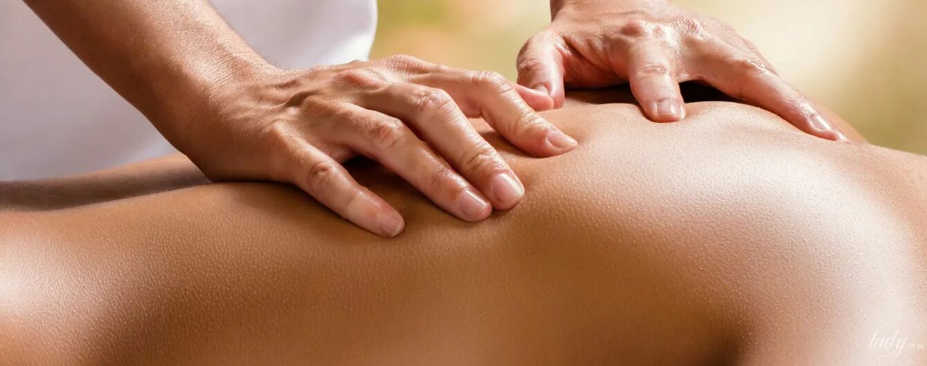 Massage o. Мужские руки массажиста. Массаж фото. Лечебный массаж. Массаж фон.